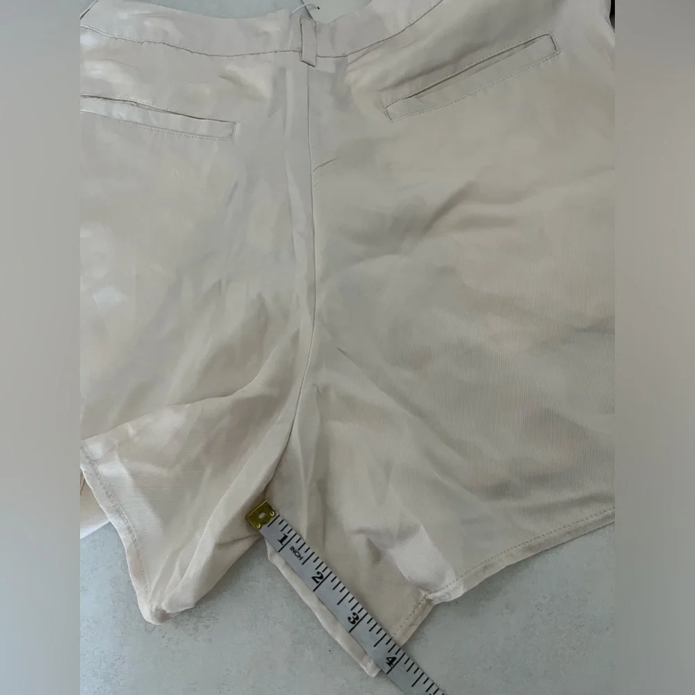 NWT Weekend/ High waisted dress shorts/ Oyster colour/ Silky material/ Size US S - Picture 10 of 10